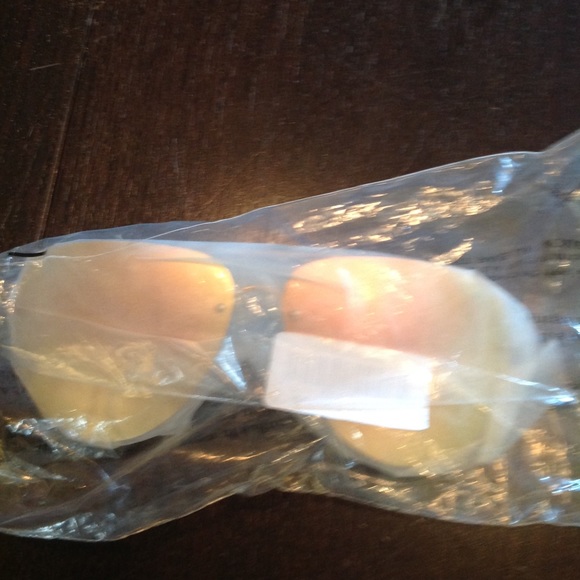 SOOOLD NEW! QUAY Rose goldMUSE mirrored sunnies💕 - Picture 3 of 6